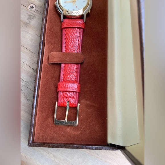 Ladies GUCCI nice dressy watch ??? main image 7